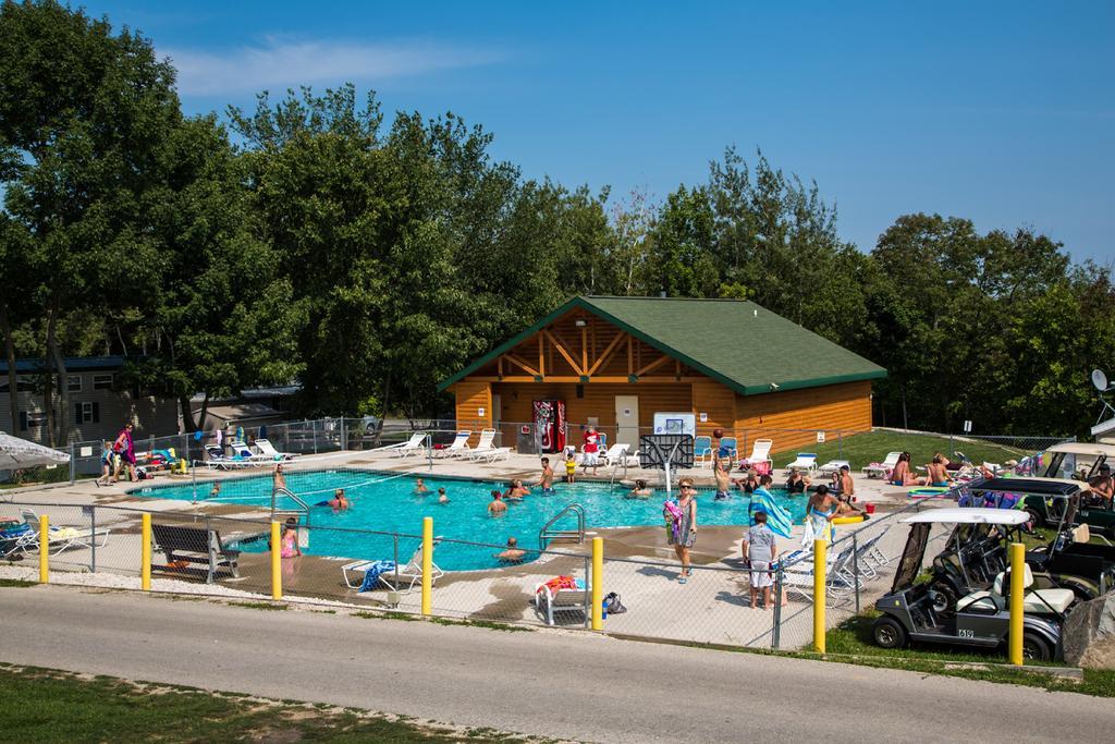 Plymouth Rock Camping Resort Rustic Cabin Elkhart Lake Exterior foto